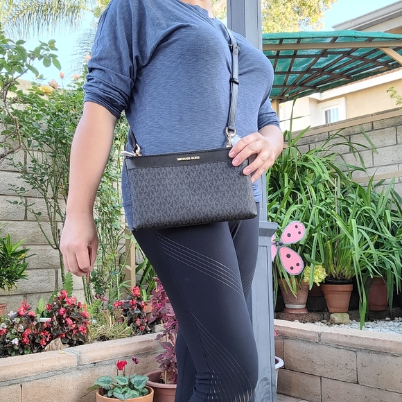 Michael Kors 3-in-1 Kimberly Tote - Picture 2 of 9